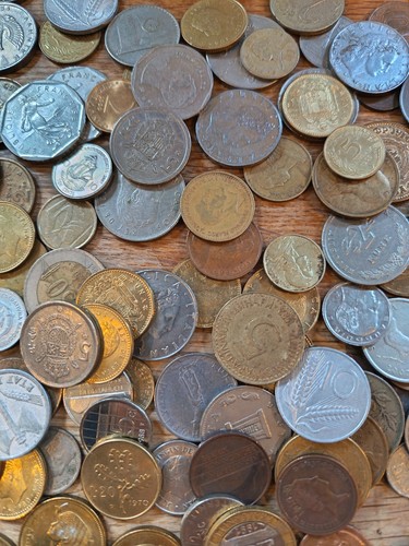 Over kilo world coins - of,